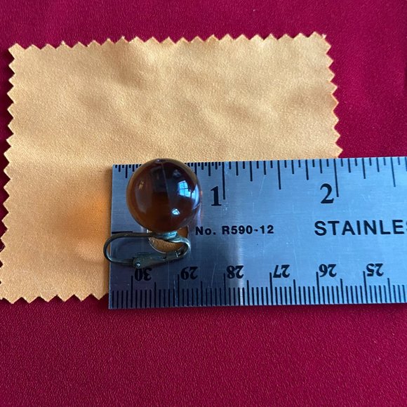 Vintage Clip-On Earrings - Picture 7 of 8